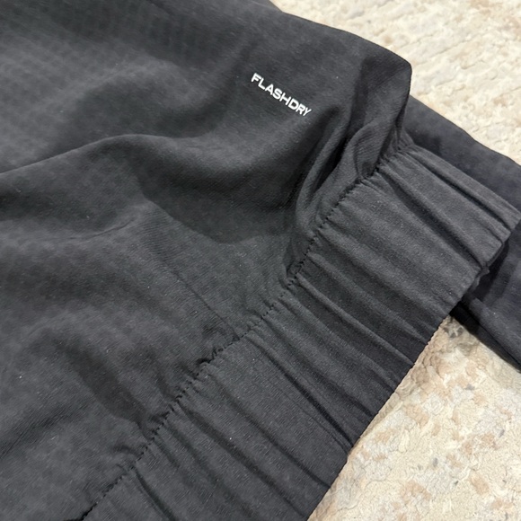 The North Face Black Half-Zip pullover - Picture 7 of 10